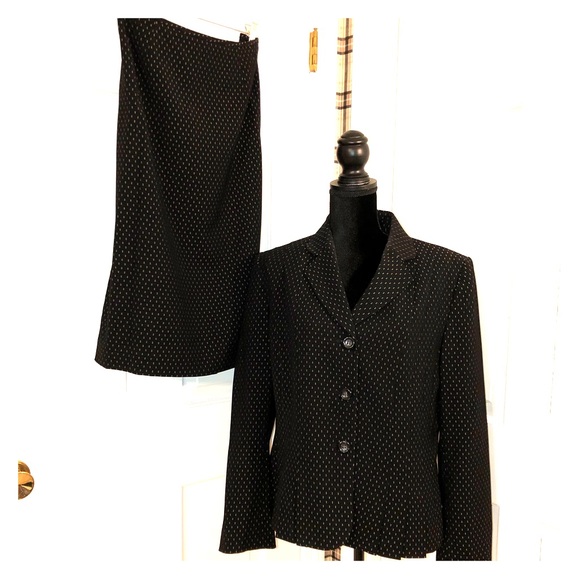 LeSuit Womenโs 2 piece Black - Picture 1 of 8